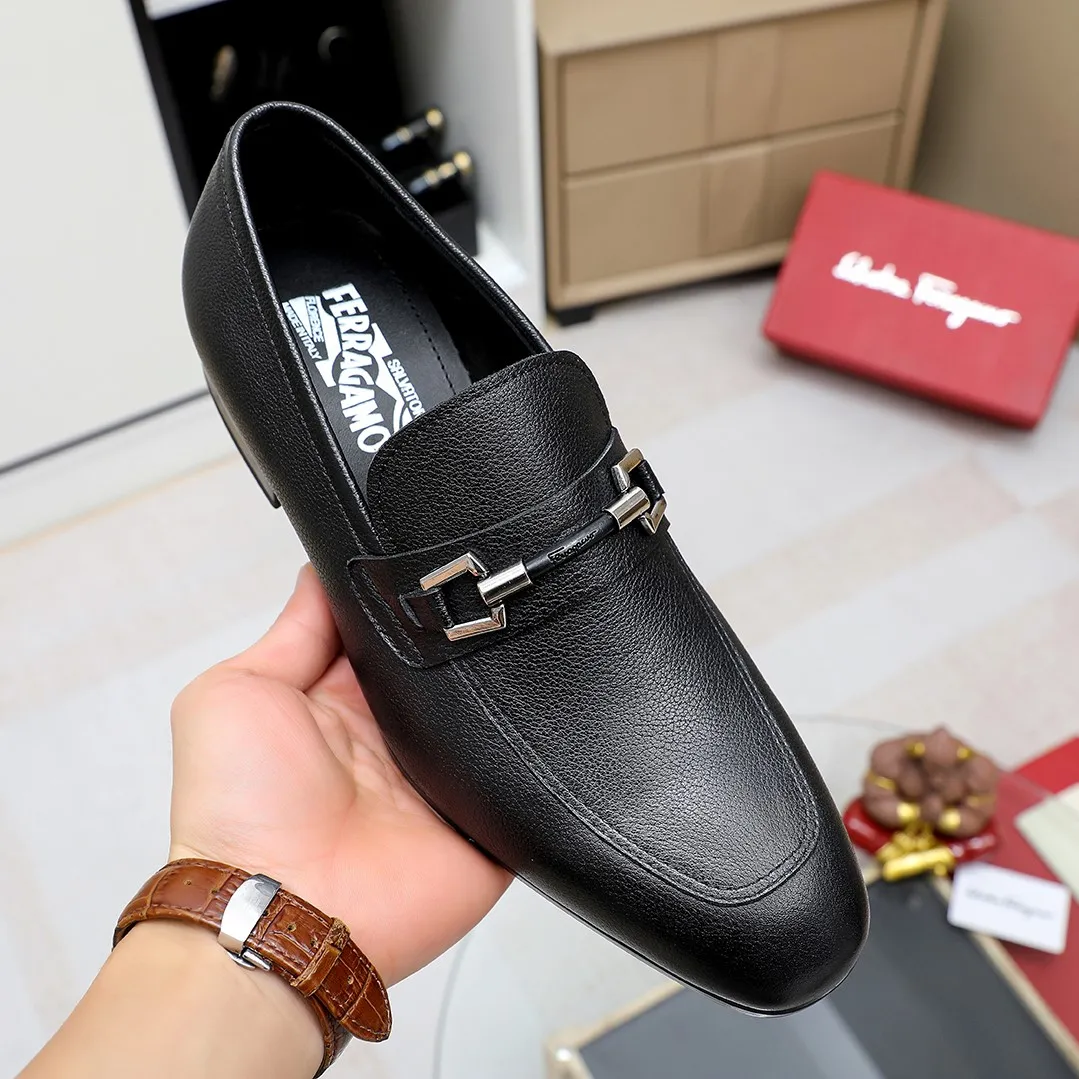 Men's shoes 💰460 🔥Ferragamo's new men's casual slip-on shoes🇨🇳Official website original 1:1 mold, original quality💯Fine workmanship, high-end luxury☘The upper is made of imported Italian first-layer cowhide🌴Luxurious water dyeing🐂Leather lining🍓Rubber wear-resistant and non-slip outsole, breathable and comfortable to wear🍍The first choice for high-grade men, 5 colors available! Code number 38-44 (45.46. Customized)